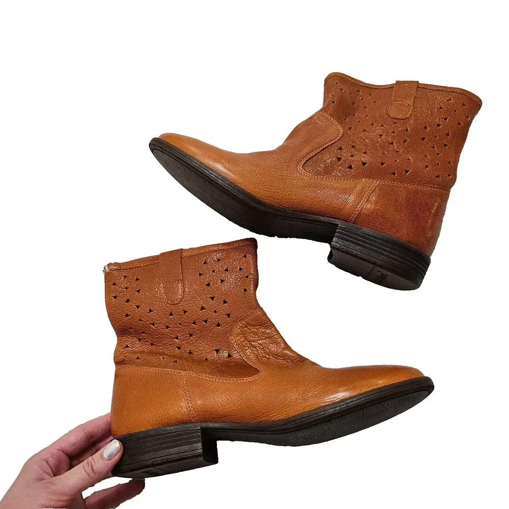 NWOB Kickers‎ Women's Roundy Orange Laser Cut Leather Ankle Boots Sz 38/US 7